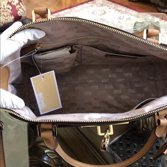 NWT 4pcs - Picture 5 of 7